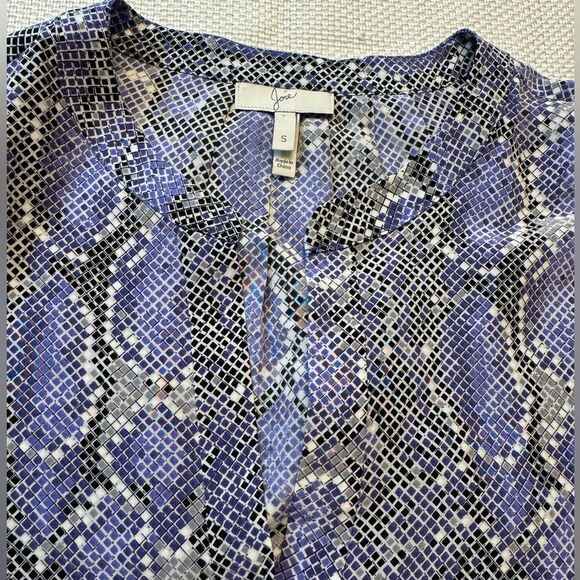 Beautiful lavender snake print silk blouse by joie in size small Business - Picture 2 of 11
